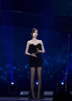 0089KBGPly1glj465tibij32ph3shb2a