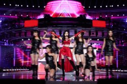 0089KBGPly1gm7iq7m666j35dl3l5e83